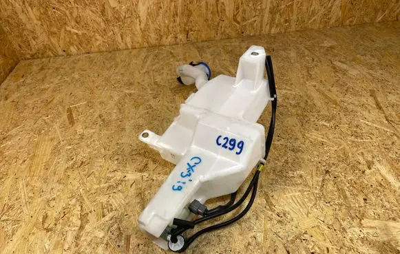 Mazda CX-3 Windshield washer fluid reservoir/tank D10E67480