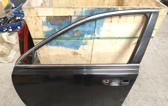 Subaru Outback Front door D4S