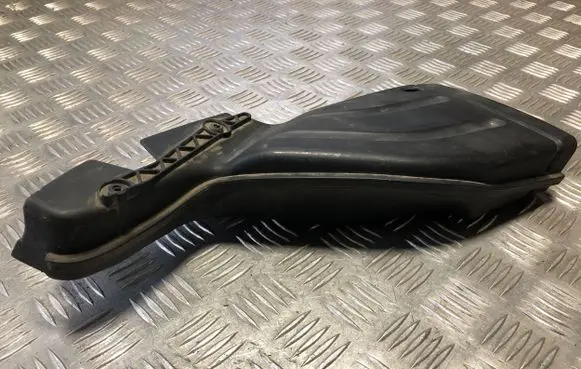 Audi A4 S4 B6 8E 8H Air intake duct part 8E0129618D