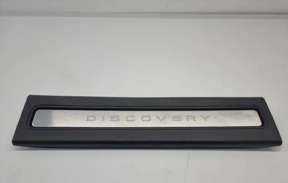Front sill trim cover