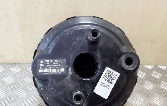 Volkswagen Tiguan Brake booster 5N2614105C 03784998074
