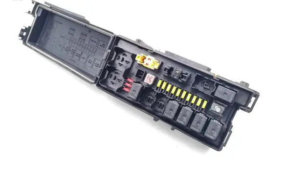 Jeep Commander Fuse module 04692087AB