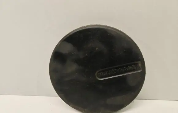 Volkswagen Golf I Original wheel cap 321601151D