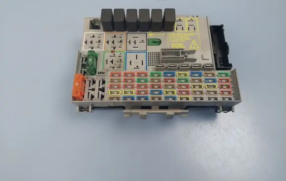 Opel Zafira A Fuse box set 24412497 24431677