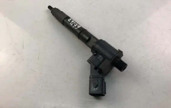 Volvo V70 Fuel injector 31405404