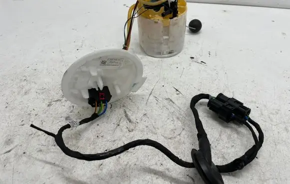 BMW 3 G20 G21 In-tank fuel pump 7473449