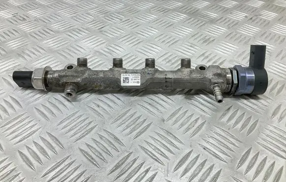 Audi A3 S3 8V Fuel pressure regulator 04L089D 057130764AB 04L906054