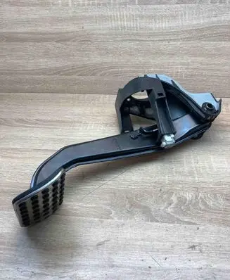 Mercedes-Benz CLS C218 X218 Brake pedal A2042902301 204292025 A1702900182