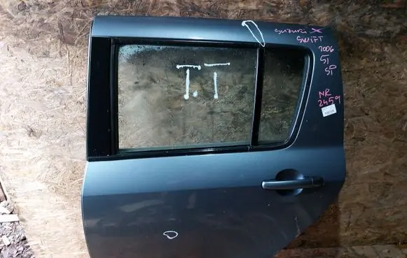 Suzuki Swift I Rear door