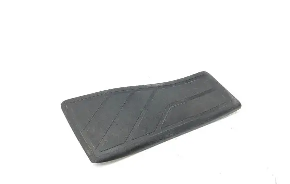 Foot area side trim