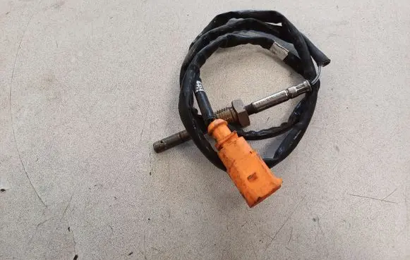 Volkswagen Jetta V Exhaust gas temperature sensor 03L906088CC