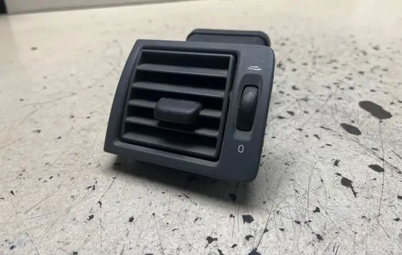 Volvo V50 Dashboard side air vent grill/cover trim Y01103 2610052C2