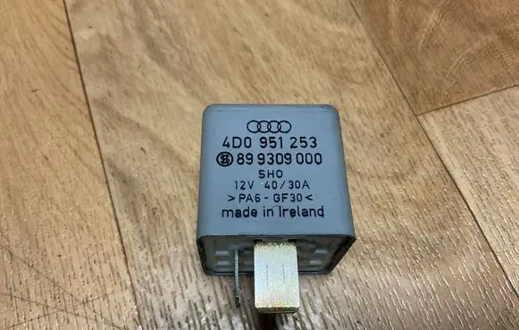 Volkswagen PASSAT B5 Other relay 4D0951253 899309000