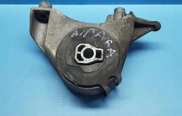 Opel Antara Engine mounting bracket