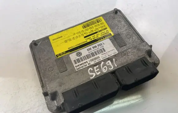Volkswagen Polo Engine control unit/module ECU 03E906033L
