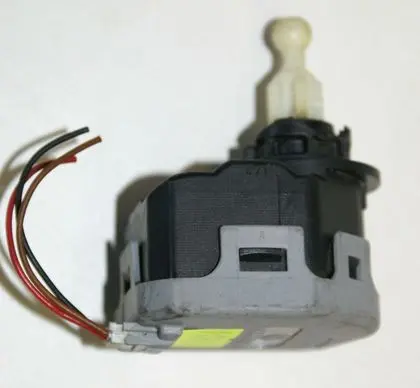 Headlight level adjustment motor