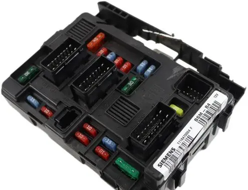 Peugeot 307 Fuse module 9643498780 T118470004F