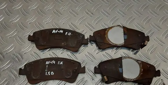 Toyota Avensis T270 Brake pads (front) 