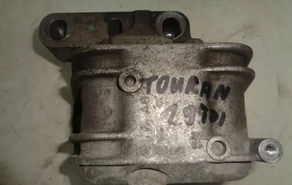 Volkswagen Touran I Engine mount bracket 1K0199252BA
