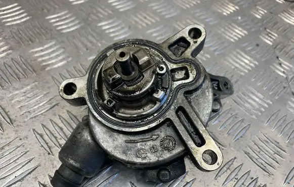 Volvo V50 Vacuum pump 30731825