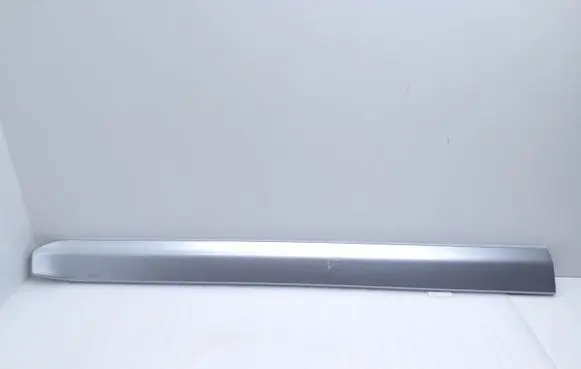 Mitsubishi Outlander Front door trim (molding) 5727A029