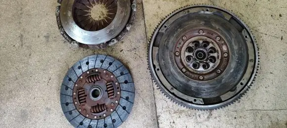 Subaru Impreza III Clutch set kit 30100AA970