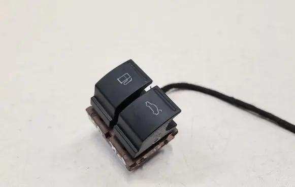 Tailgate opening switch