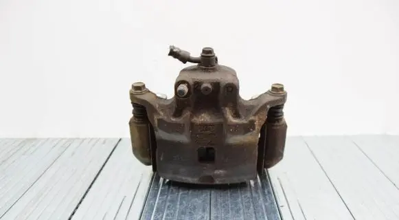 Nissan Juke I F15 Front brake caliper
