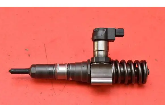 Volkswagen PASSAT B5.5 Fuel injector 03G130073S