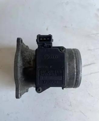 Audi A4 S4 B5 8D Mass air flow meter 037906461B