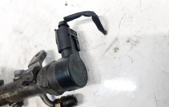Mercedes-Benz R W251 Fuel pressure sensor A6110780449 0281002494