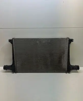 Audi Q7 4M Intercooler radiator 4M0145805M