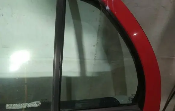 Rear vent window glass