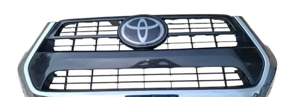 Toyota Hilux VIII Front bumper upper radiator grill 531000KK20