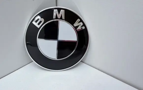 BMW 5 E60 E61 Manufacturer badge logo/emblem 10333410 020000263