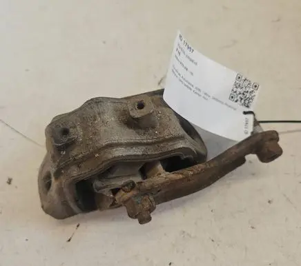 Engine mount bracket