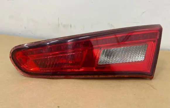 Alfa Romeo Giulietta Tailgate rear/tail lights 50513400