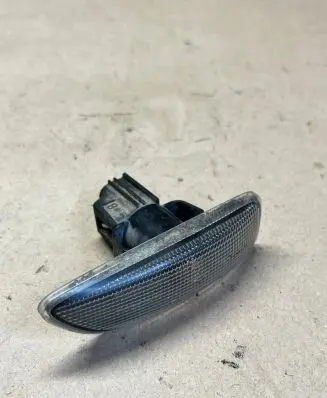Volvo S80 Front fender indicator light 8658944