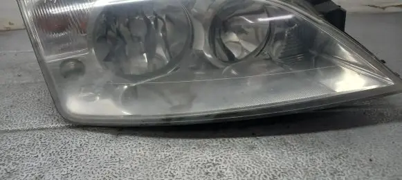 Ford Mondeo Mk III Front reflector 