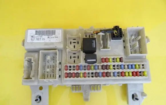 Ford C-MAX I Fuse box set 4M5T-14A073-CJ 4M5T14A073CJ