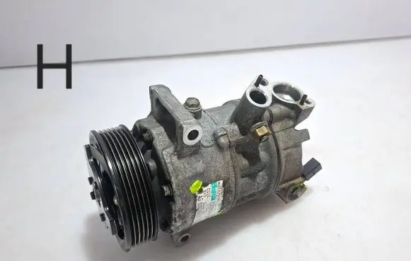 Volkswagen PASSAT B7 Air conditioning (A/C) compressor (pump) 5N0820803B 110045111R4