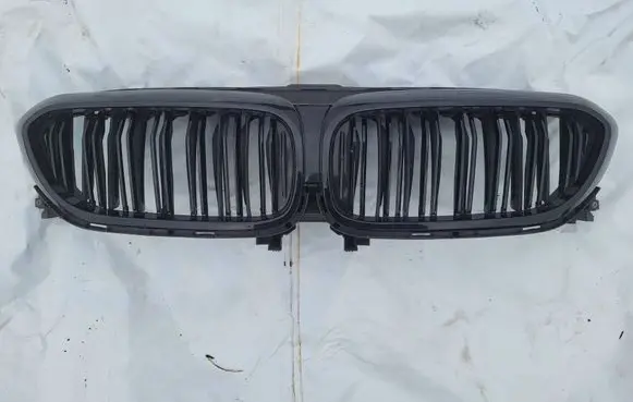 BMW 5 G30 G31 G38 Front grill 18715610