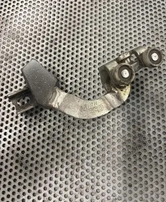 Iveco Daily 6th gen Sliding door upper roller guide/hinge 1071176E