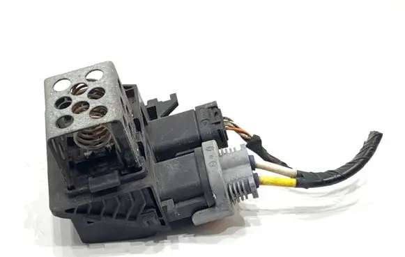 DS Automobiles 4 Fan control module 9673999880