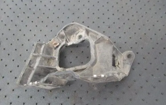 Audi A6 S6 C5 4B Fender mounting bracket 4b0853921b