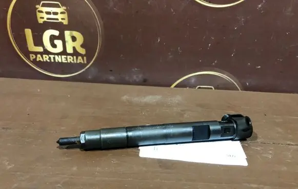 Mercedes-Benz C W204 Fuel injector A6510700587