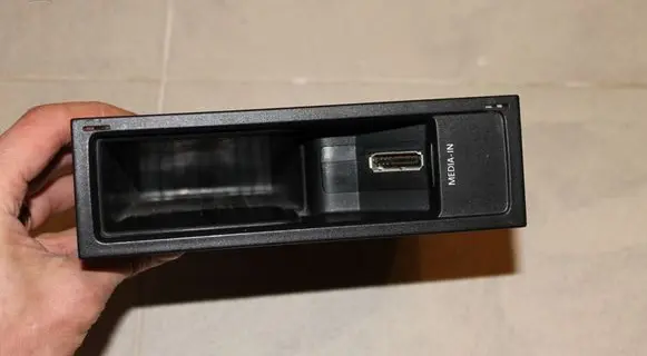 Skoda Octavia Mk2 (1Z) USB socket connector 5N0035341B
