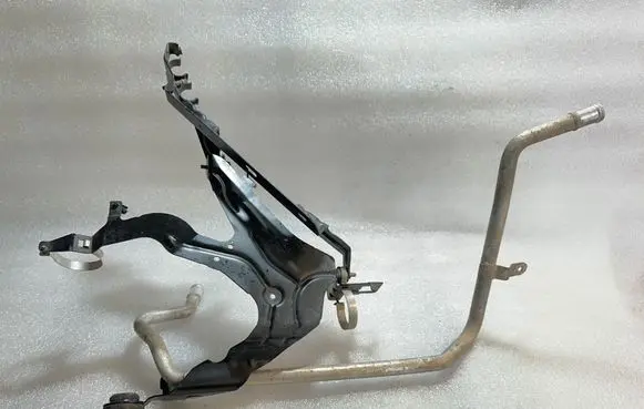 Volkswagen Touareg I Webasto auxiliary heater mount bracket 7L0819750G