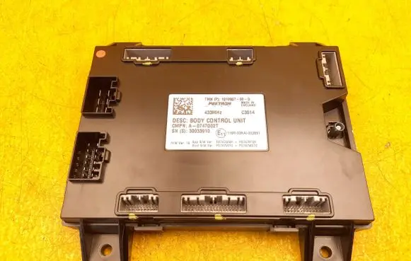 Tesla Model S Comfort/convenience module 101090700D