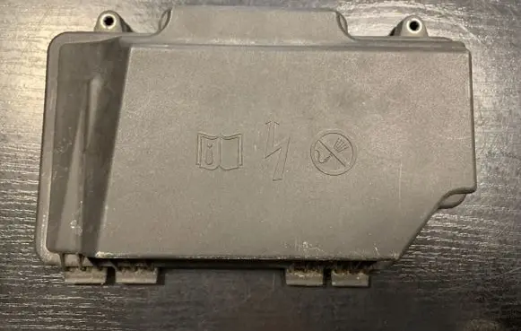 Mercedes-Benz C W205 Fuse box cover A2055400082 2055400082